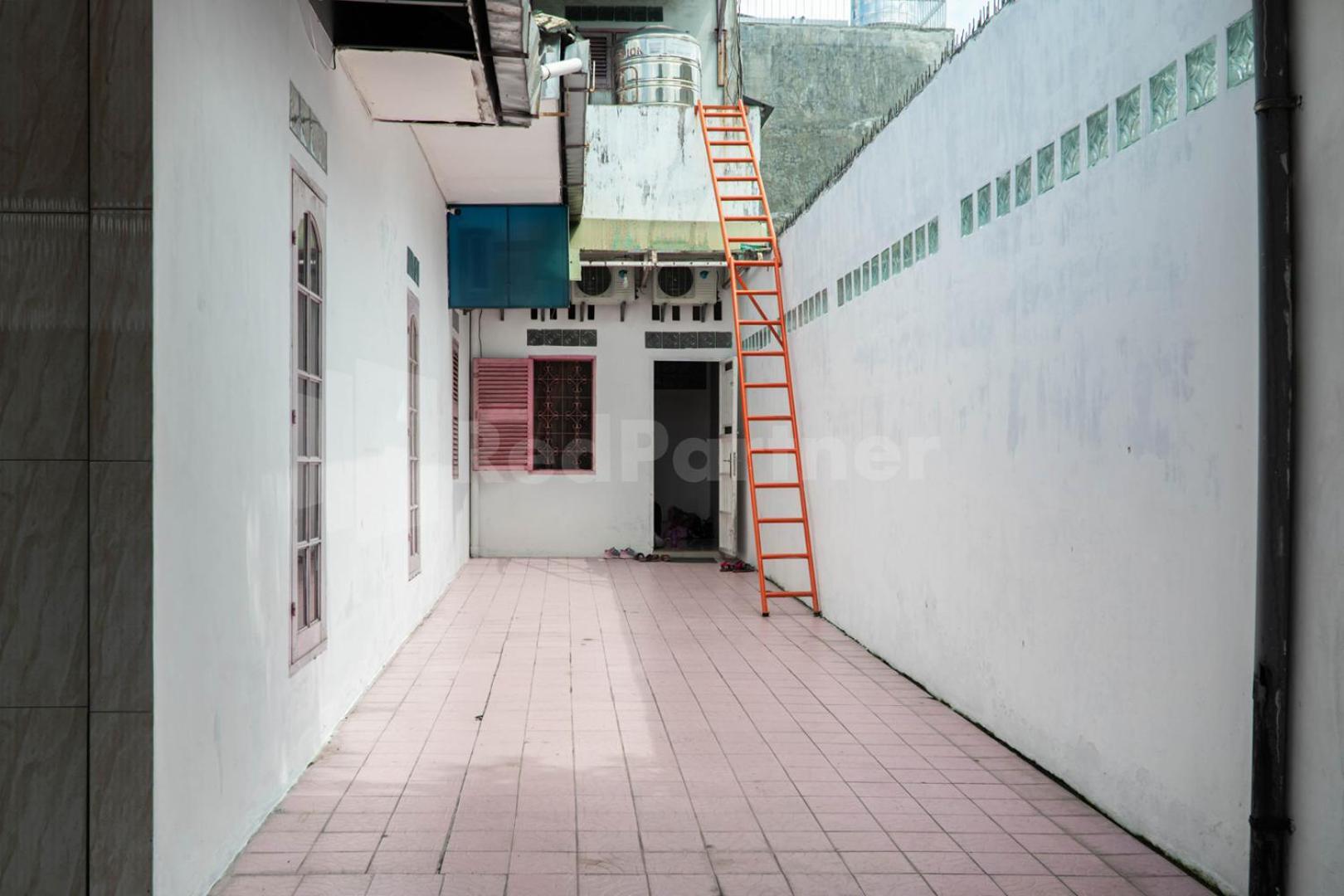 Asri Residence Near Jalan Iskandar Muda Medan Mitra Reddoorz Kültér fotó